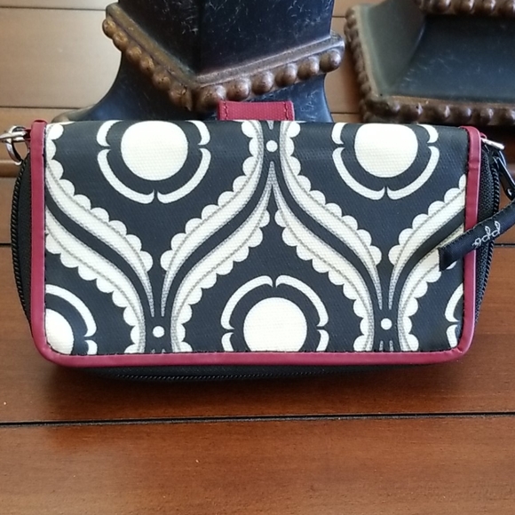 😍 PETUNIA PICKLE BOTTOM WRISTLET - Picture 2 of 8